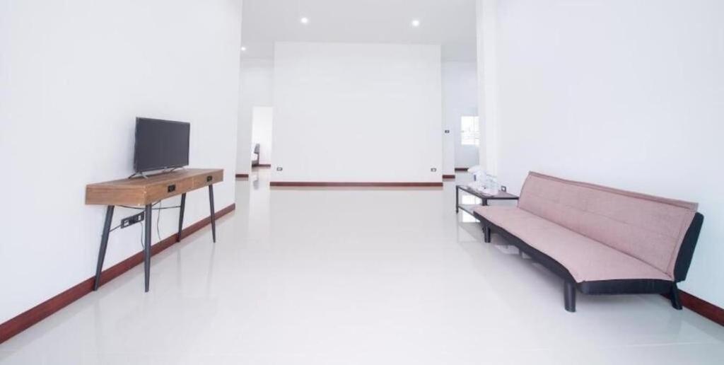 Bees Smile Hotel Chiang Rai Bagian luar foto