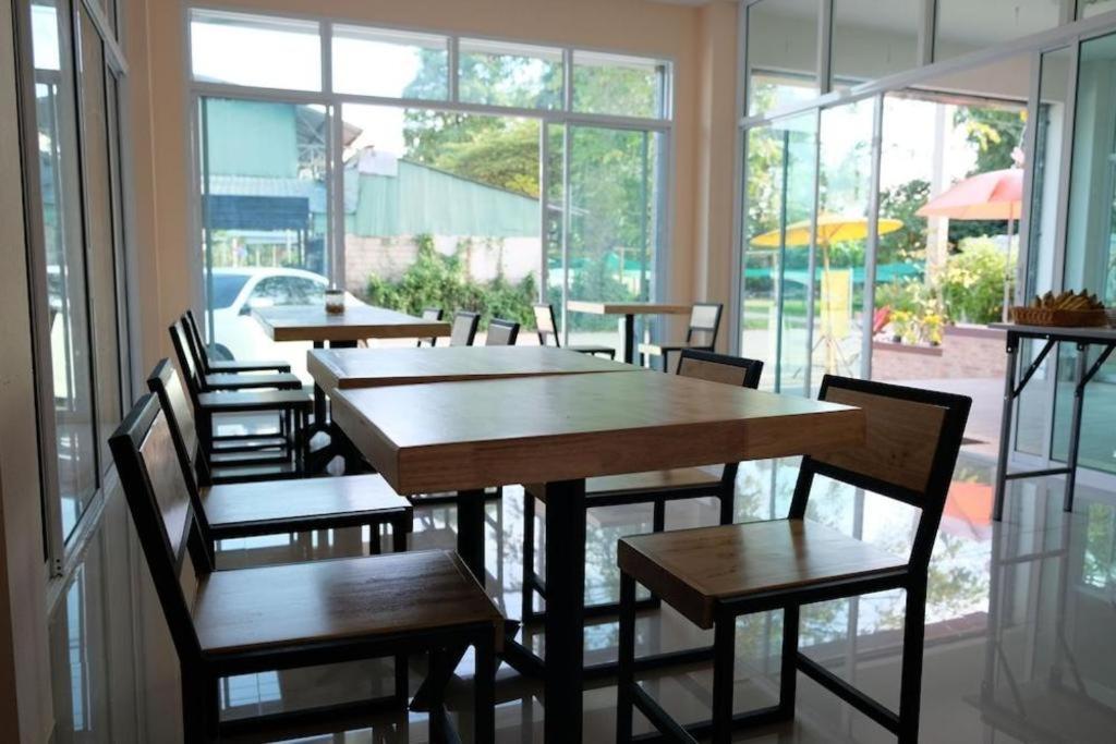 Bees Smile Hotel Chiang Rai Bagian luar foto