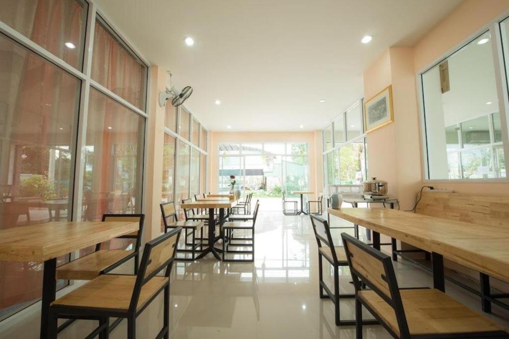 Bees Smile Hotel Chiang Rai Bagian luar foto