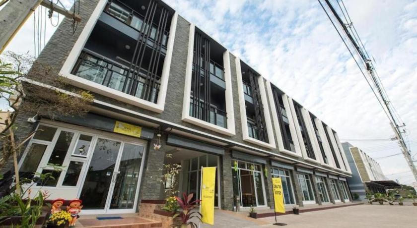 Bees Smile Hotel Chiang Rai Bagian luar foto