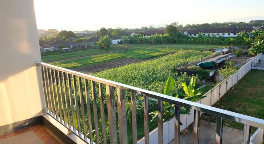 Bees Smile Hotel Chiang Rai Bagian luar foto